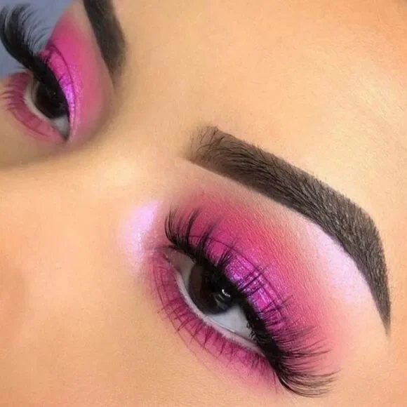 MAC Chromaline Magenta Paint Pot - Picture 8 of 16